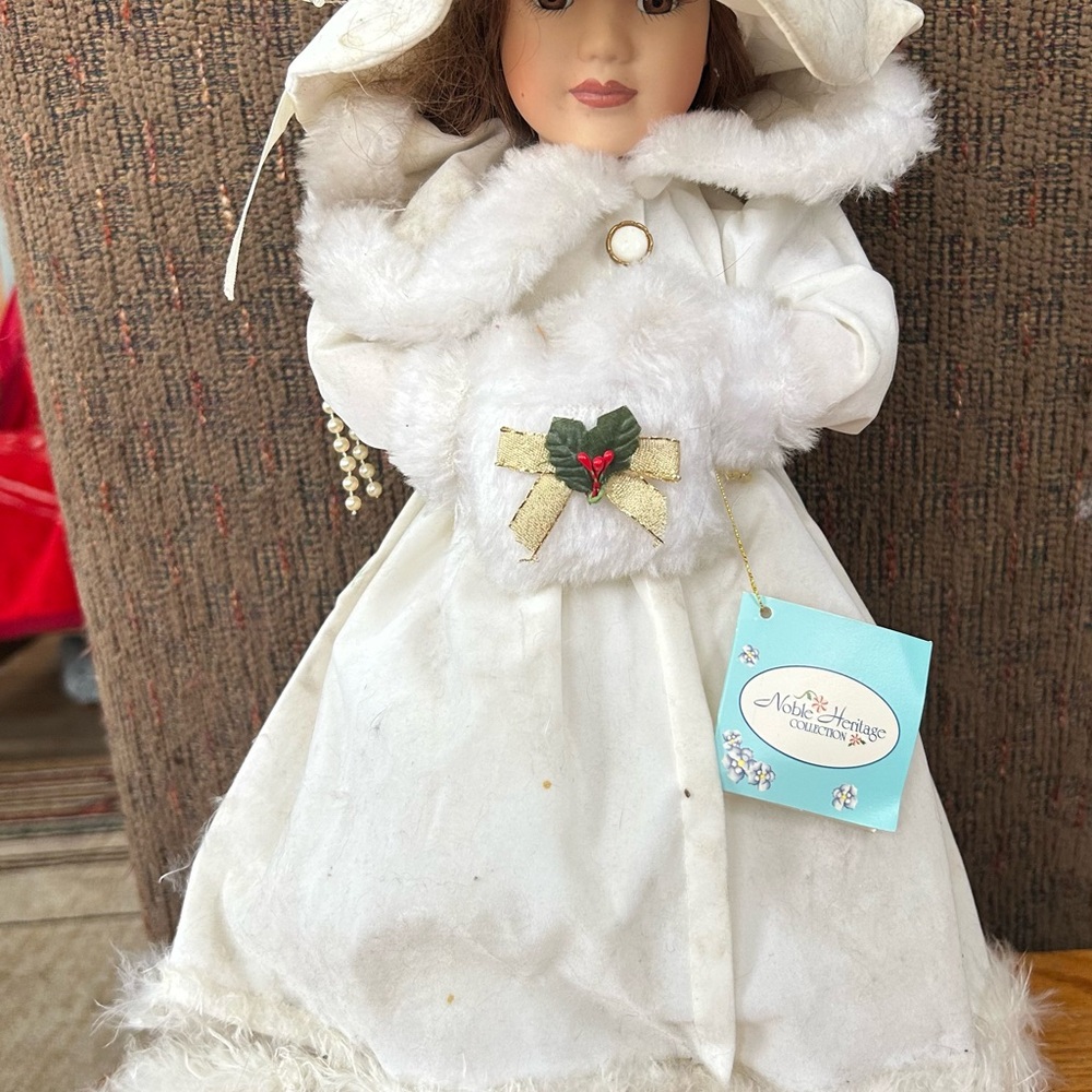 Vintage Noble Heritage White outfit Christmas Caroler with stand